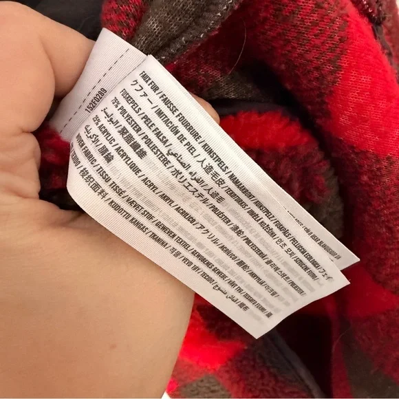 ⭐️ Abercrombie & Fitch Red and Black Buffalo Plaid Zip-Up Pull Over - Picture 5 of 6